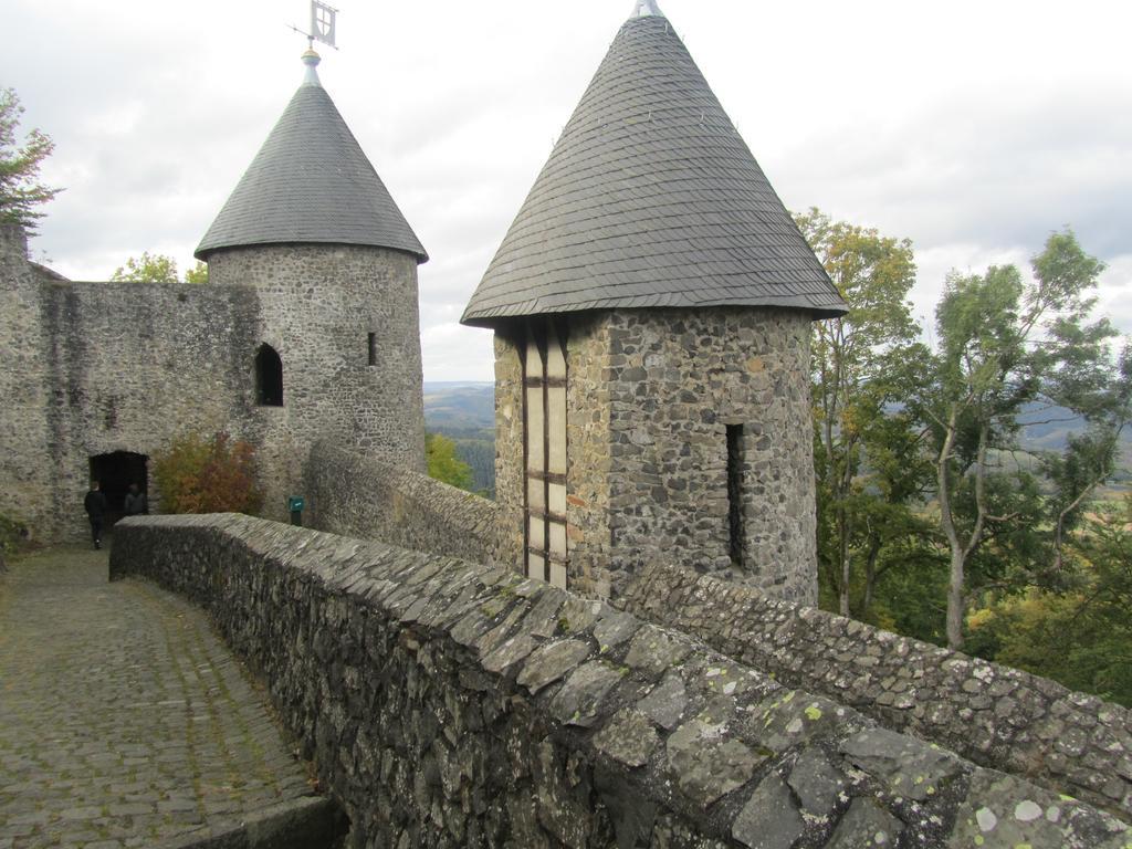Hotel Zur Burg Nuerburg Dış mekan fotoğraf