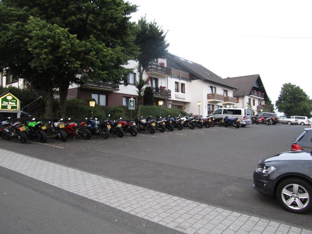 Land-Gut-Hotel Zur Burg Nuerburg Dış mekan fotoğraf