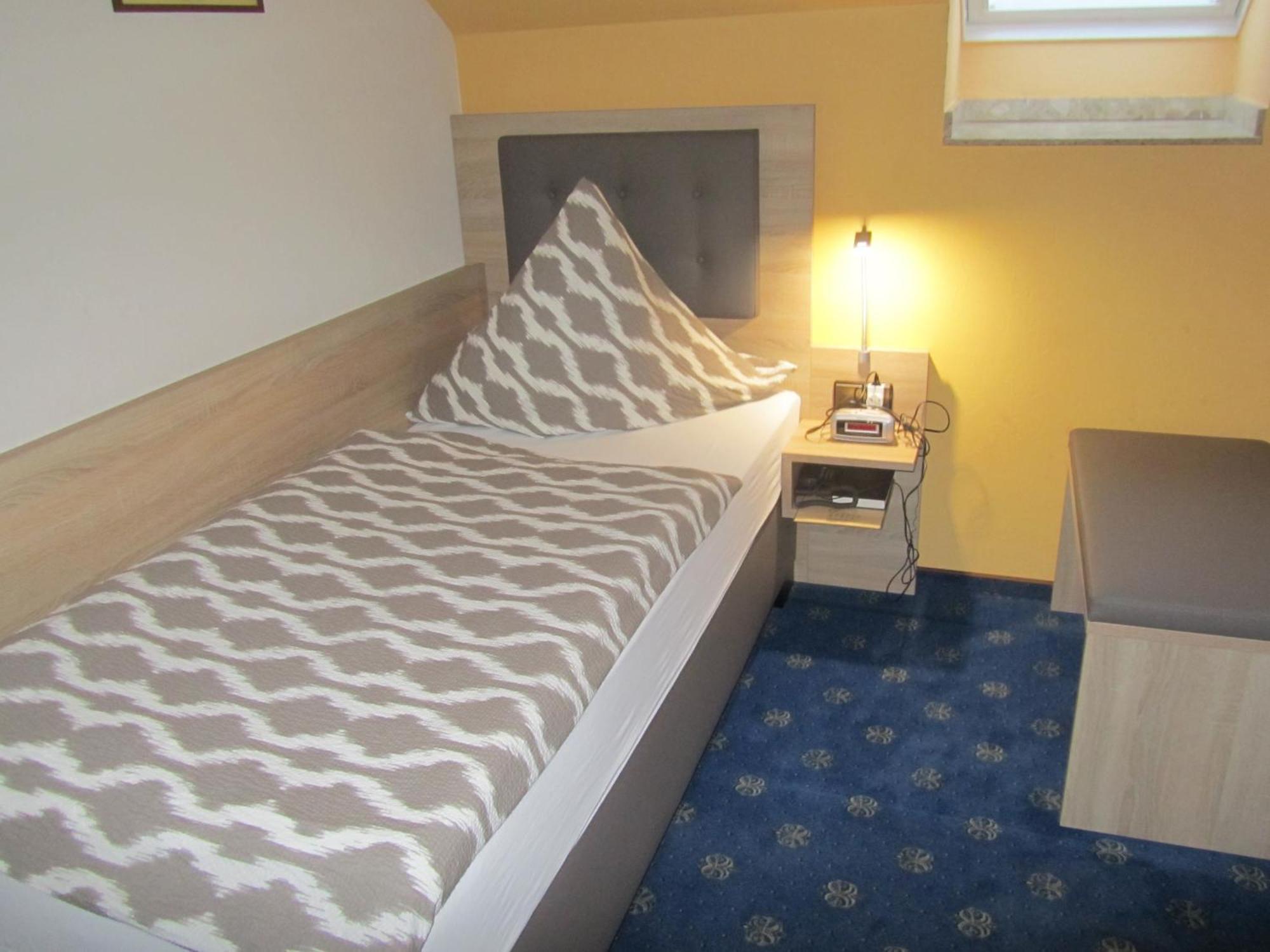 Hotel Zur Burg Nuerburg Oda fotoğraf