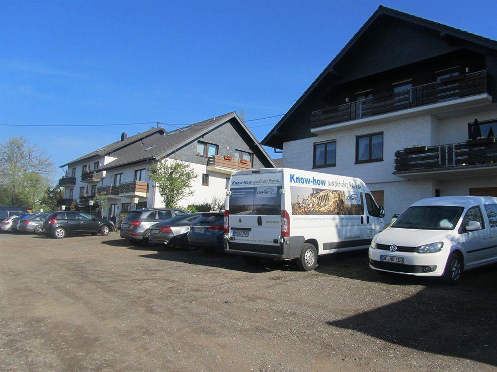 Land-Gut-Hotel Zur Burg Nuerburg Dış mekan fotoğraf