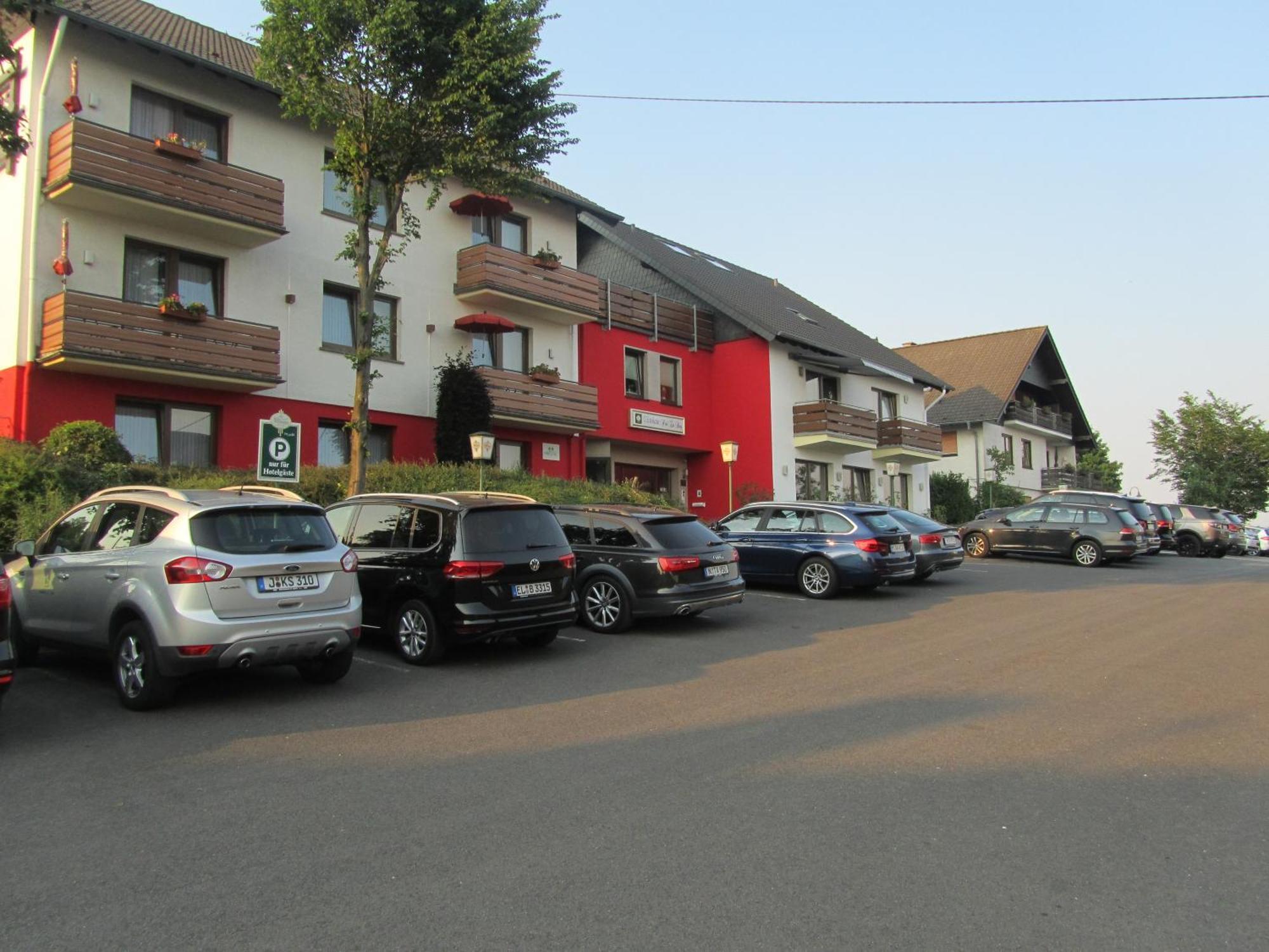 Hotel Zur Burg Nuerburg Dış mekan fotoğraf