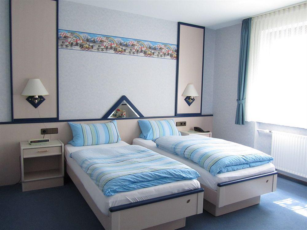 Hotel Zur Burg Nuerburg Dış mekan fotoğraf