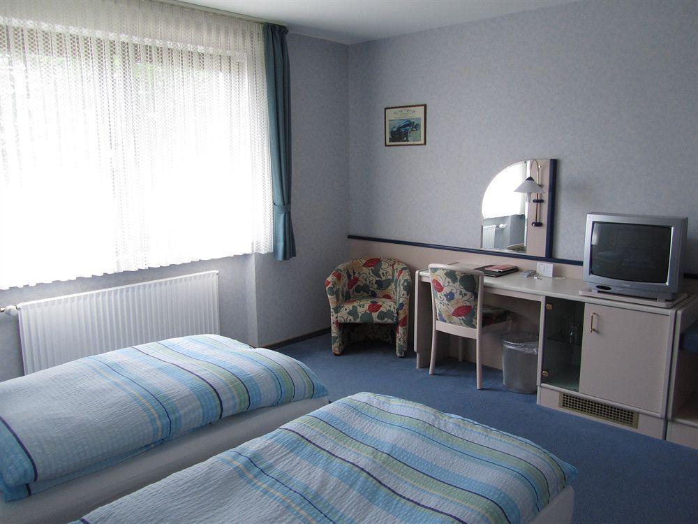 Hotel Zur Burg Nuerburg Dış mekan fotoğraf