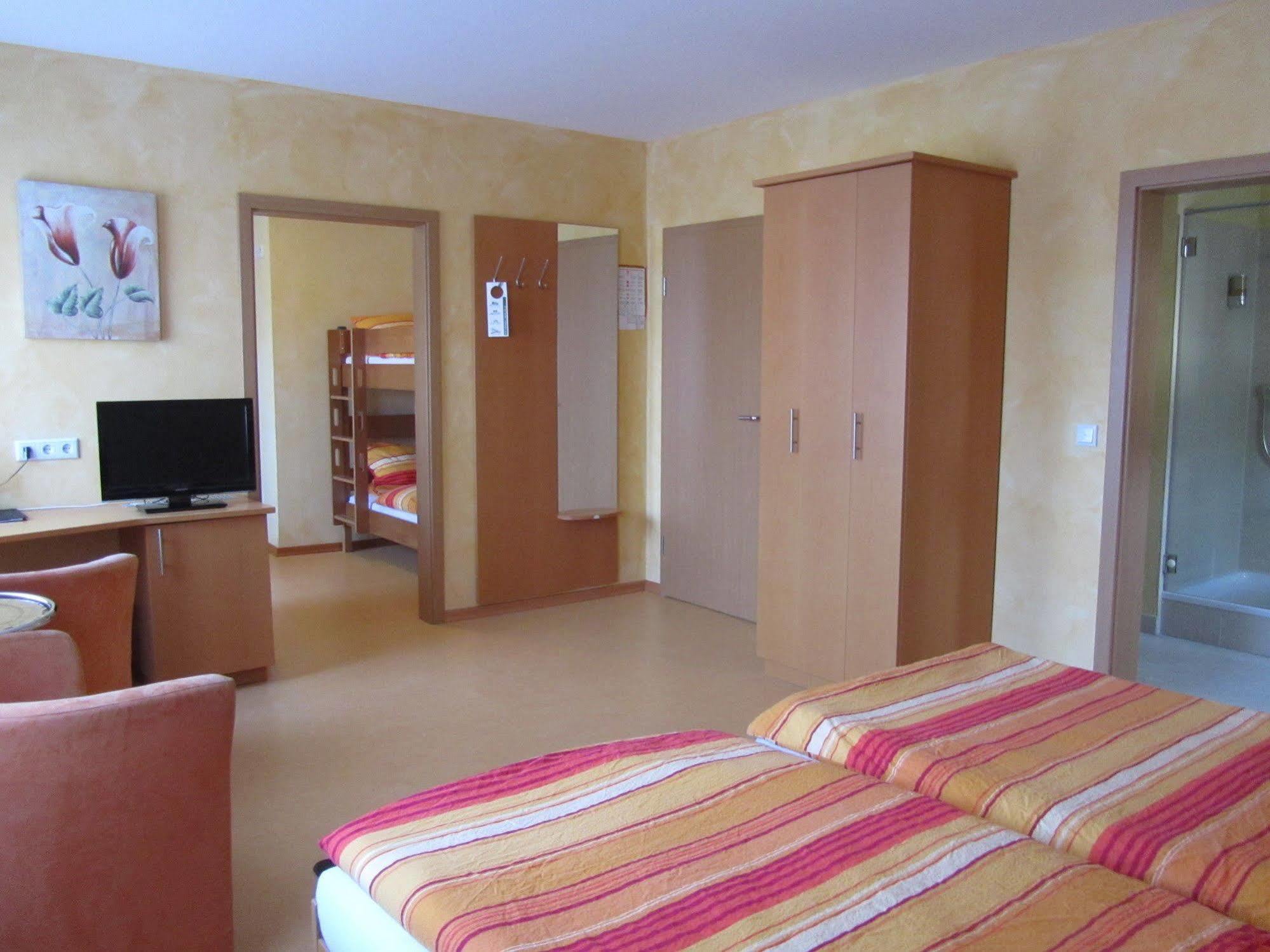 Hotel Zur Burg Nuerburg Dış mekan fotoğraf