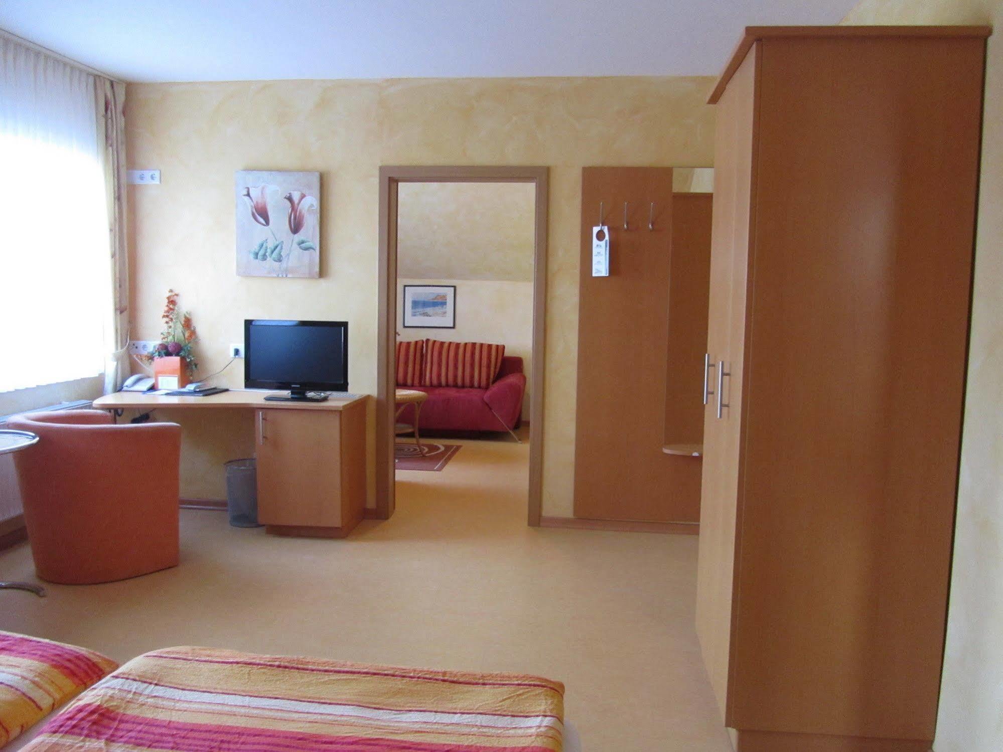 Hotel Zur Burg Nuerburg Dış mekan fotoğraf