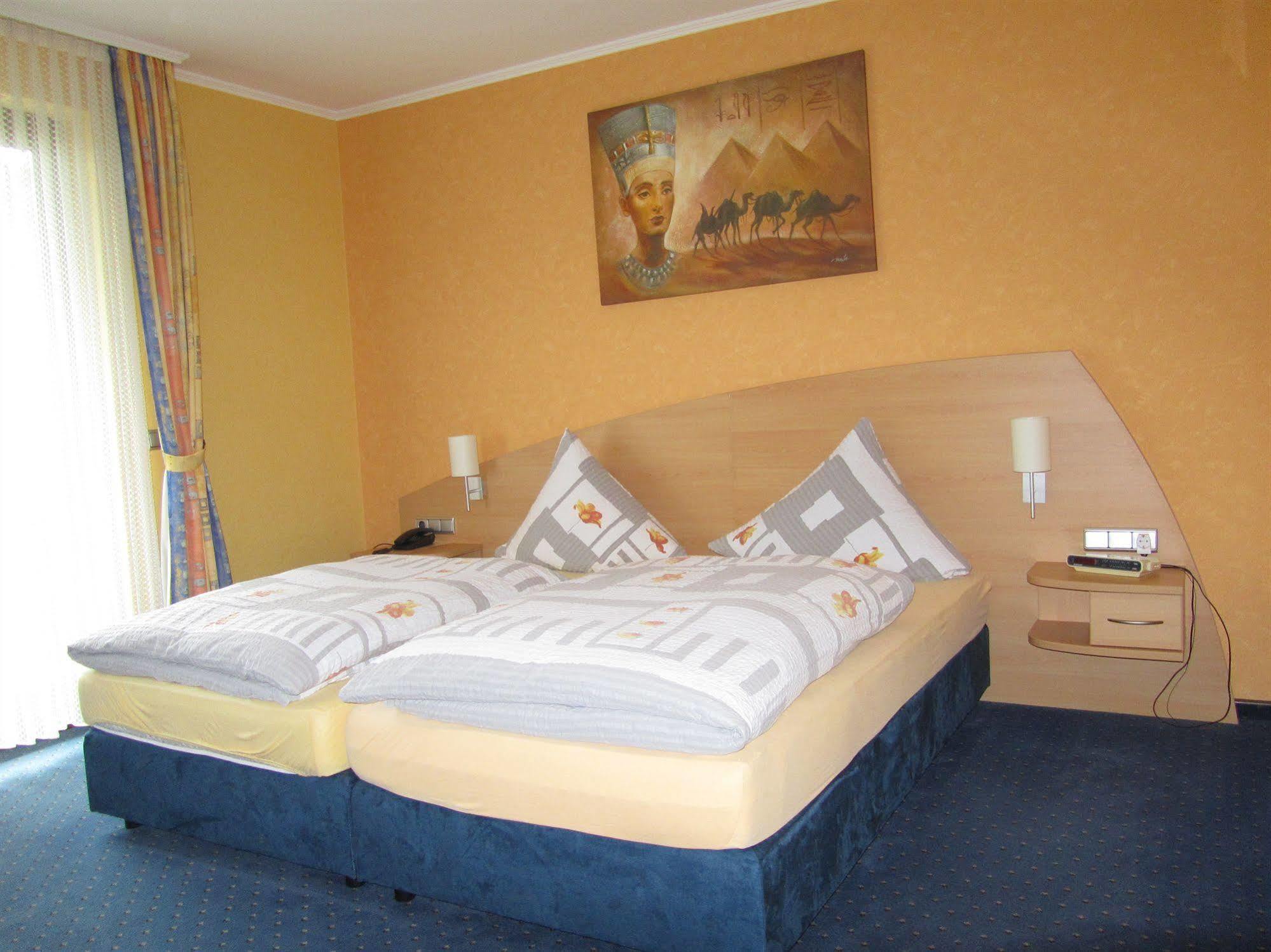 Hotel Zur Burg Nuerburg Dış mekan fotoğraf
