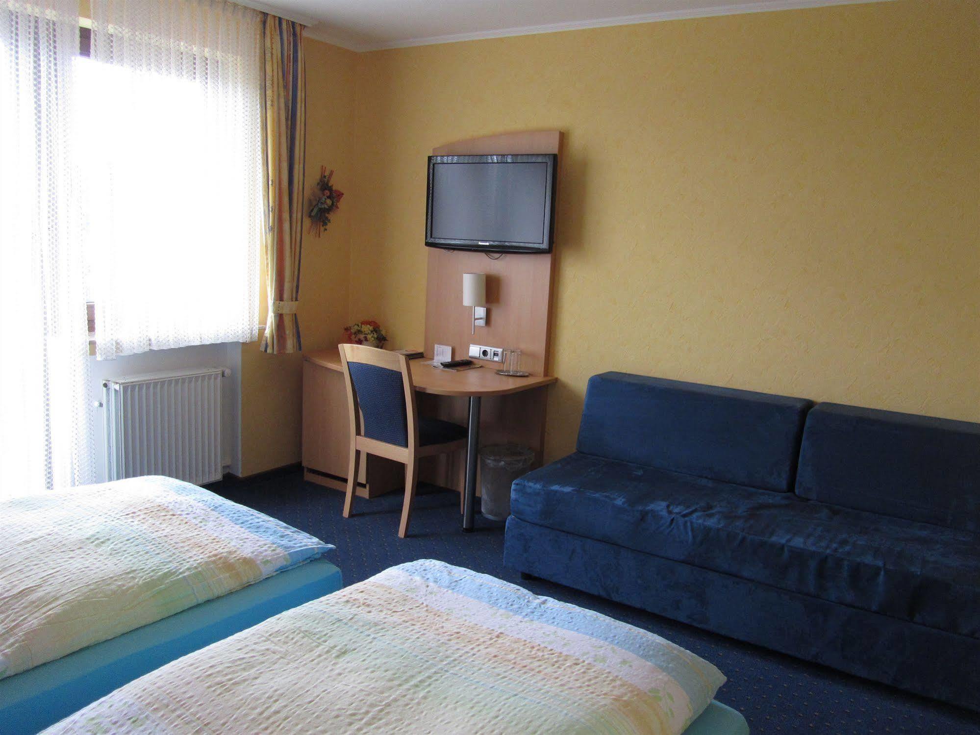 Hotel Zur Burg Nuerburg Dış mekan fotoğraf