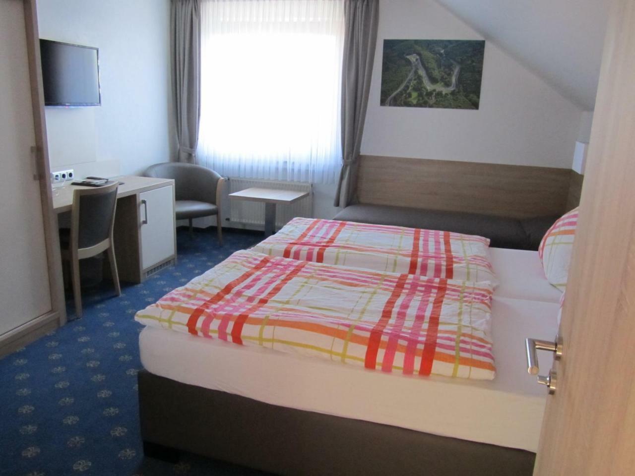 Hotel Zur Burg Nuerburg Dış mekan fotoğraf
